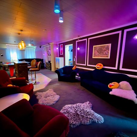 Bookeinfach Bad Ems - Private - Sauna Jacuzzi Whirlpool Swimmingpool Alahna Sup Beachvolleyball Billiards Ping Pong Cinema Theater Music Disco Ball Bbq Und Parkplaetze Exterior foto