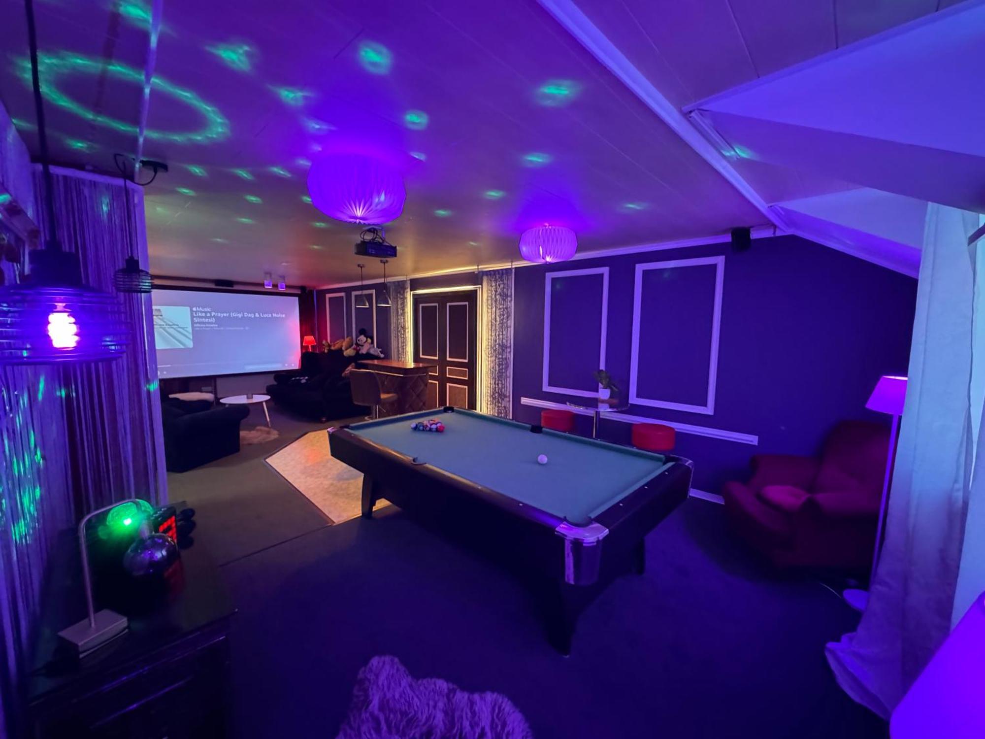 Bookeinfach Bad Ems - Private - Sauna Jacuzzi Whirlpool Swimmingpool Alahna Sup Beachvolleyball Billiards Ping Pong Cinema Theater Music Disco Ball Bbq Und Parkplaetze Apartamento Exterior foto