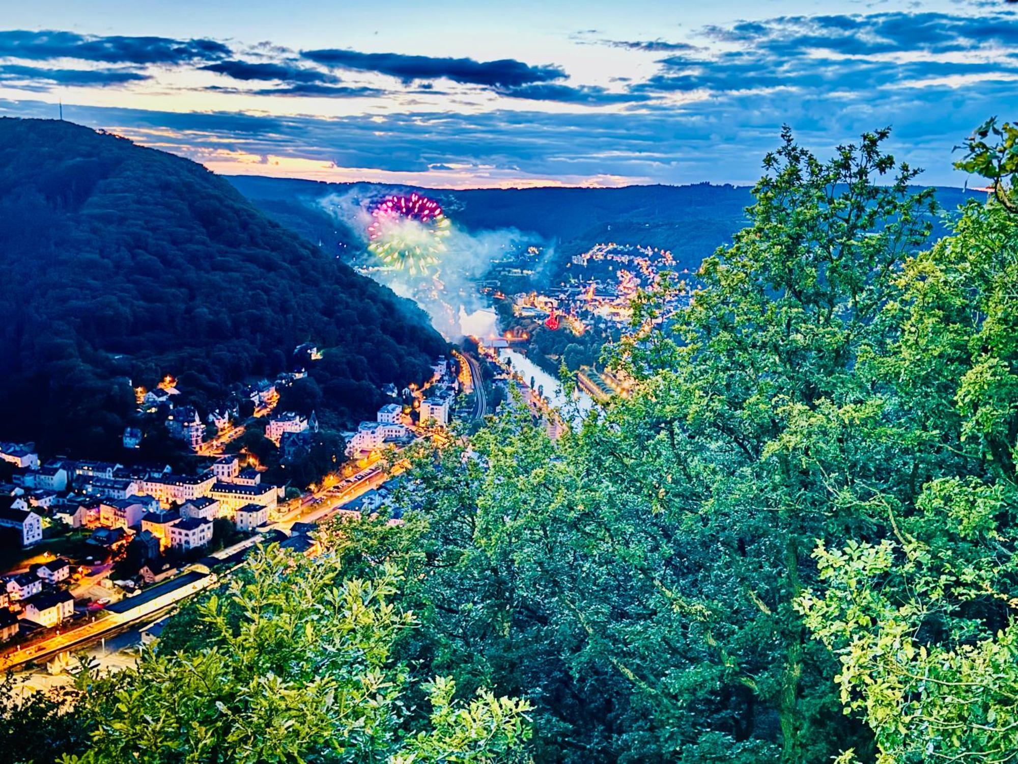 Bookeinfach Bad Ems - Private - Sauna Jacuzzi Whirlpool Swimmingpool Alahna Sup Beachvolleyball Billiards Ping Pong Cinema Theater Music Disco Ball Bbq Und Parkplaetze Exterior foto