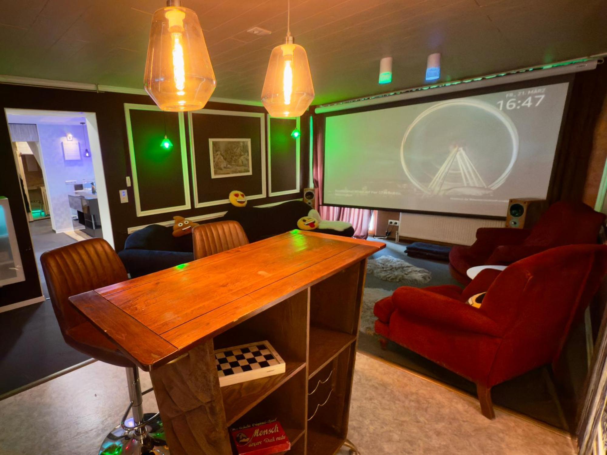 Bookeinfach Bad Ems - Private - Sauna Jacuzzi Whirlpool Swimmingpool Alahna Sup Beachvolleyball Billiards Ping Pong Cinema Theater Music Disco Ball Bbq Und Parkplaetze Quarto foto